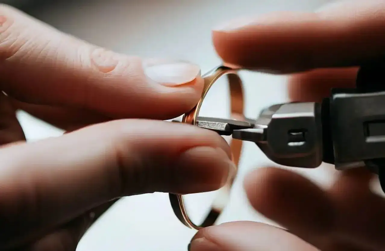 Zdjęcie Jak mierzyć obrączki, aby uniknąć błędów w doborze rozmiaru