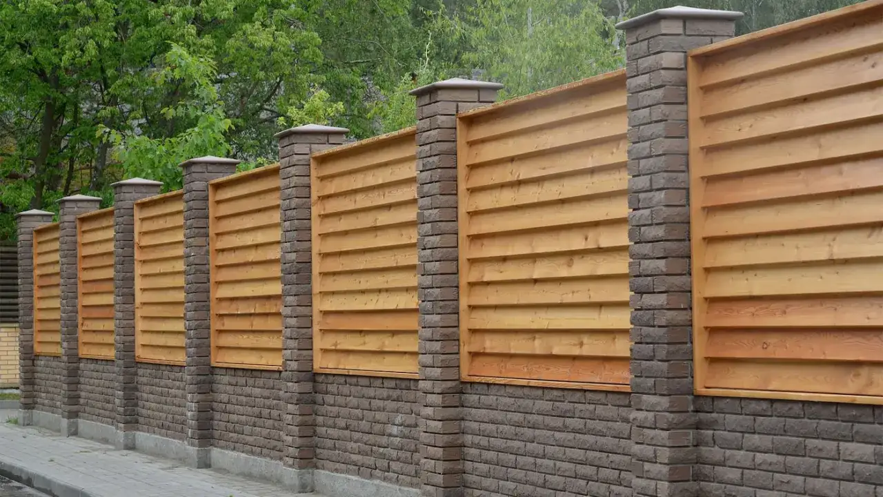 Zdjęcie Czym malować sztachety olchowe? Kluczowe techniki i materiały do wyboru