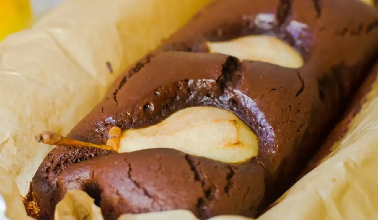 Zdjęcie Szybkie ciasto czekoladowe z gruszkami - łatwy przepis na deser