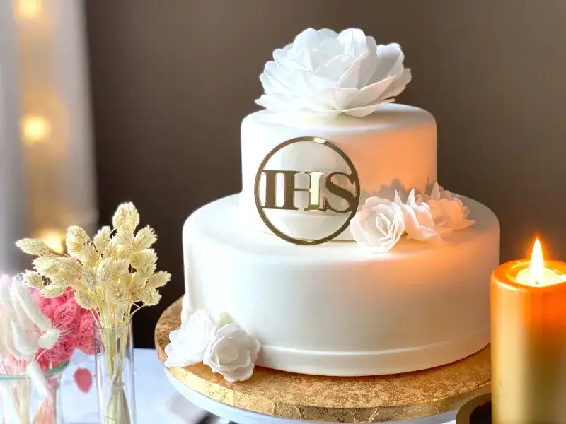 Zdjęcie Jak udekorować tort na komunię - inspiracje i pomysły na dekoracje