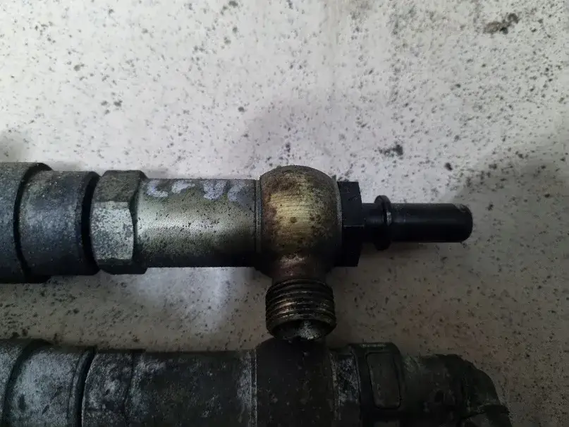 Zdjęcie Zawór zwrotny paliwa MAN TGA - gdzie jest i jak go znaleźć?