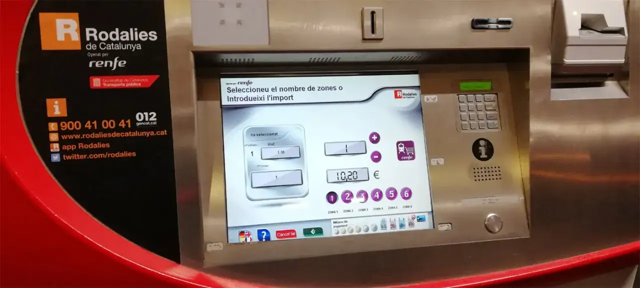 Zdjęcie R1 skąd odjeżdża? Sprawdź, gdzie znajdziesz najbliższe przystanki