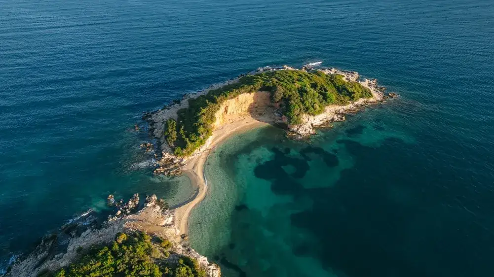 Zdjęcie Nad jakim morzem leży Albania? Odkryj tajemnice jej wybrzeża