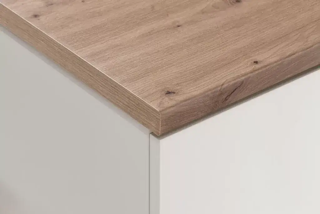 Zdjęcie Jak odnowić blat stołu z okleiny i uniknąć kosztownych błędów