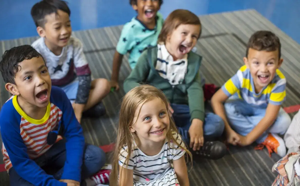 Zdjęcie Najlepsze zabawy integracyjne dla dzieci w przedszkolu – proste i skuteczne pomysły