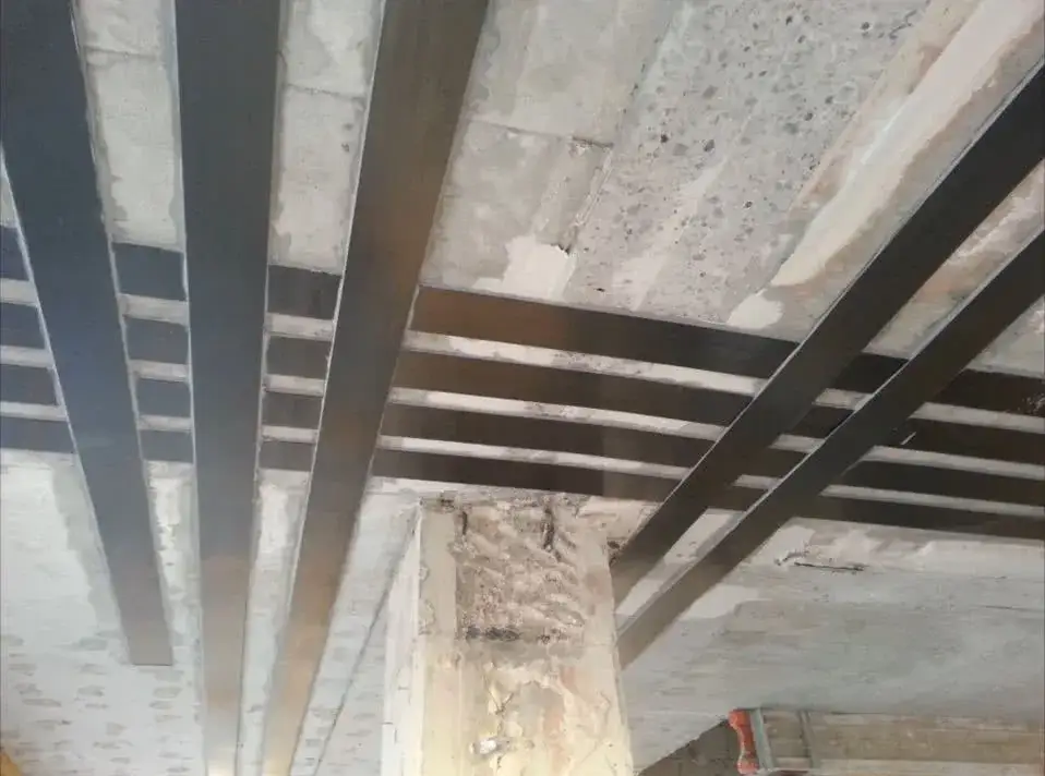 Zdjęcie Czym wypełnić pęknięcia w stropie? Skuteczne metody naprawy i materiały