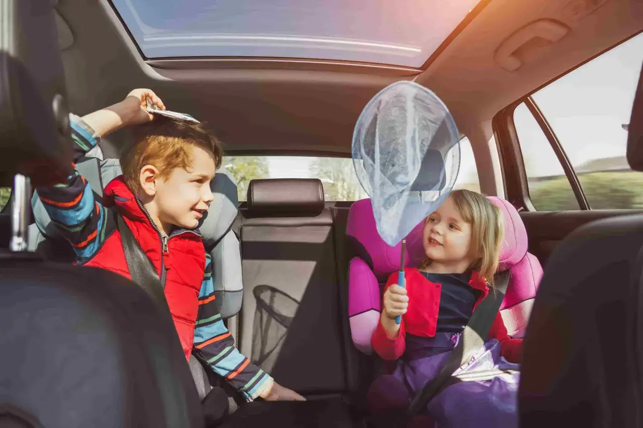 Zdjęcie Od kiedy dziecko bez podstawki? Przepisy i najlepsze praktyki bezpieczeństwa