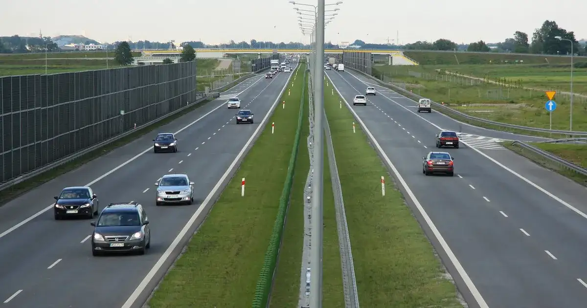 Zdjęcie Czym się różni droga ekspresowa od autostrady? Odkryj kluczowe różnice