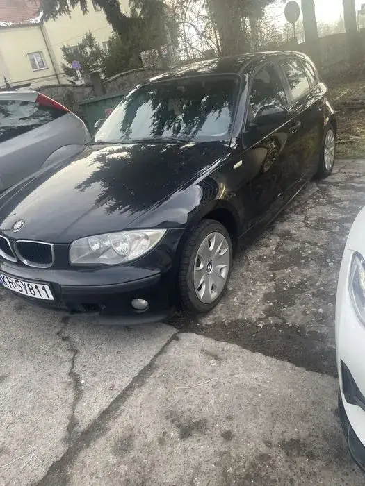 Zdjęcie BMW E87 116i - pełne specyfikacje, osiągi i porównania z konkurencją