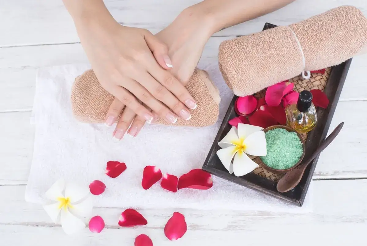 Zdjęcie Jak zrobić manicure japoński w domu i cieszyć się zdrowymi paznokciami