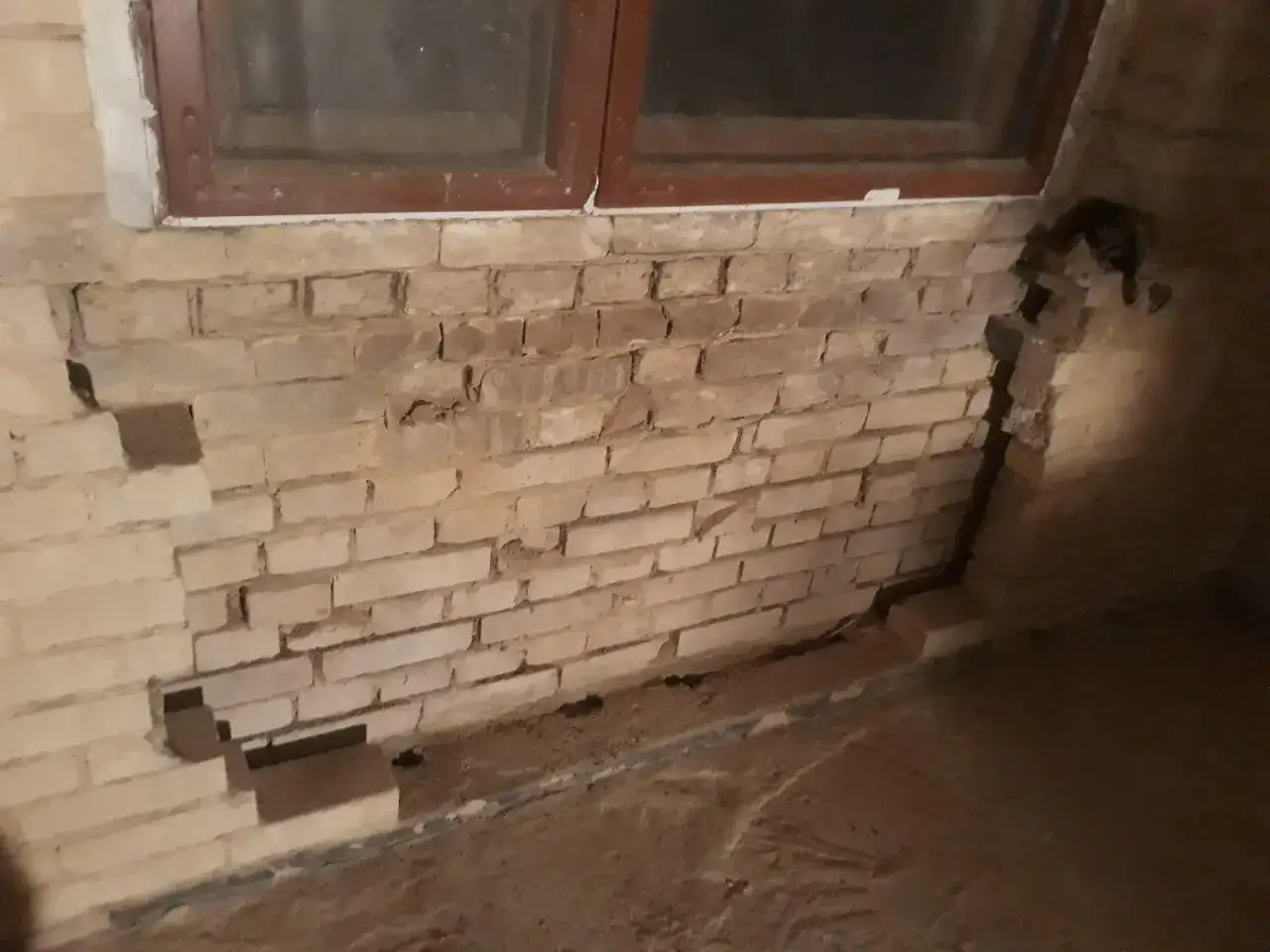 Zdjęcie Jak wzmocnić ścianę z cegły i uniknąć kosztownych napraw