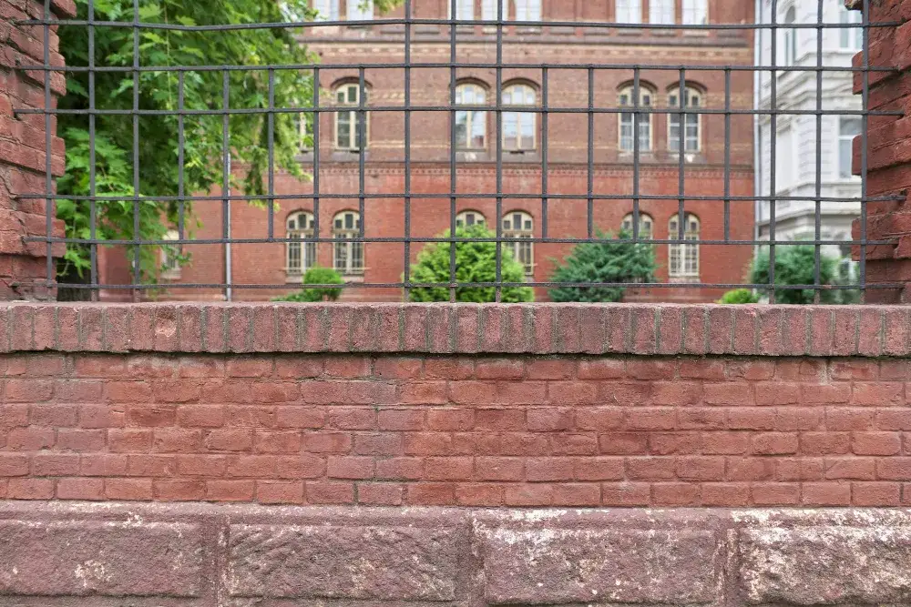Zdjęcie Czym zaimpregnować starą cegłę, aby uniknąć jej zniszczenia?