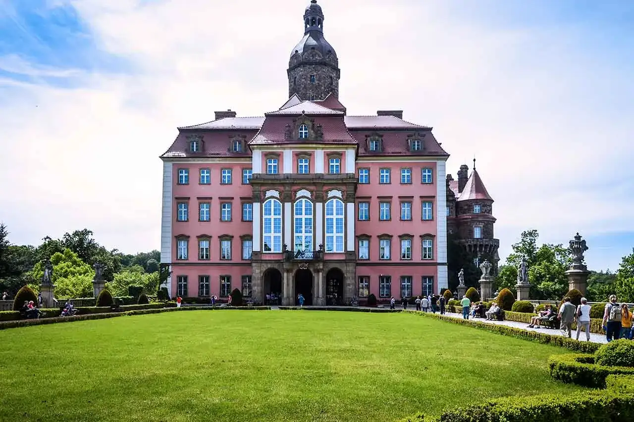 Zdjęcie Zamek Książ gdzie zjeść: najlepsze miejsca na smaczny obiad