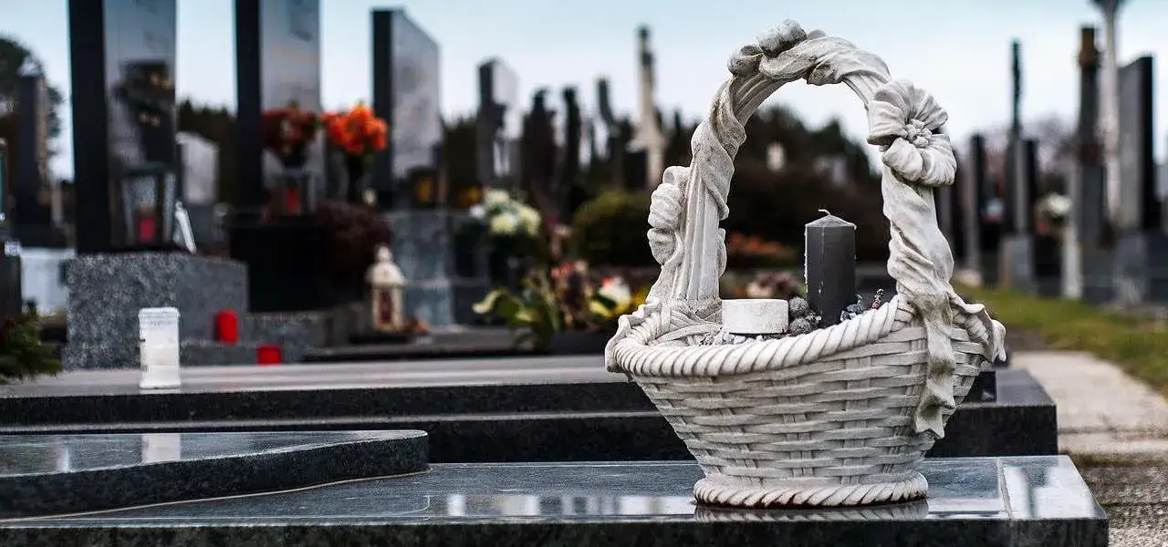 Zdjęcie Jak sprawdzić datę pogrzebu w Zamościu i uniknąć nieporozumień