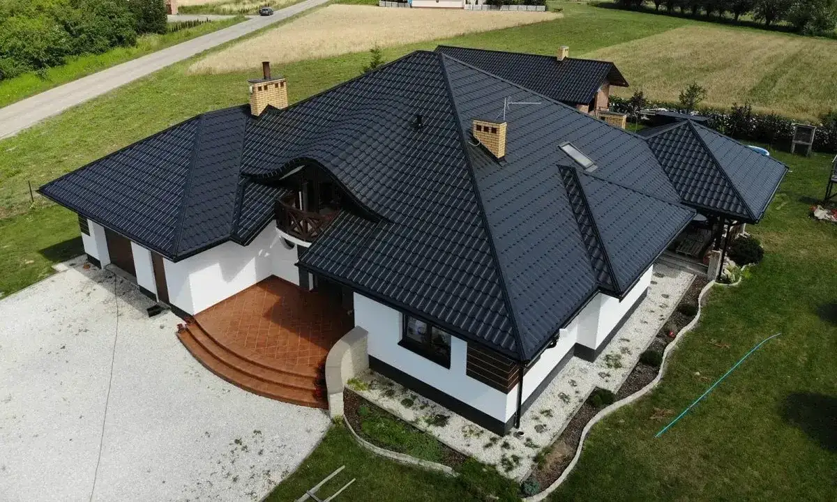 Zdjęcie Ceny blach na dachy w 2025 roku - co warto wiedzieć przed zakupem?