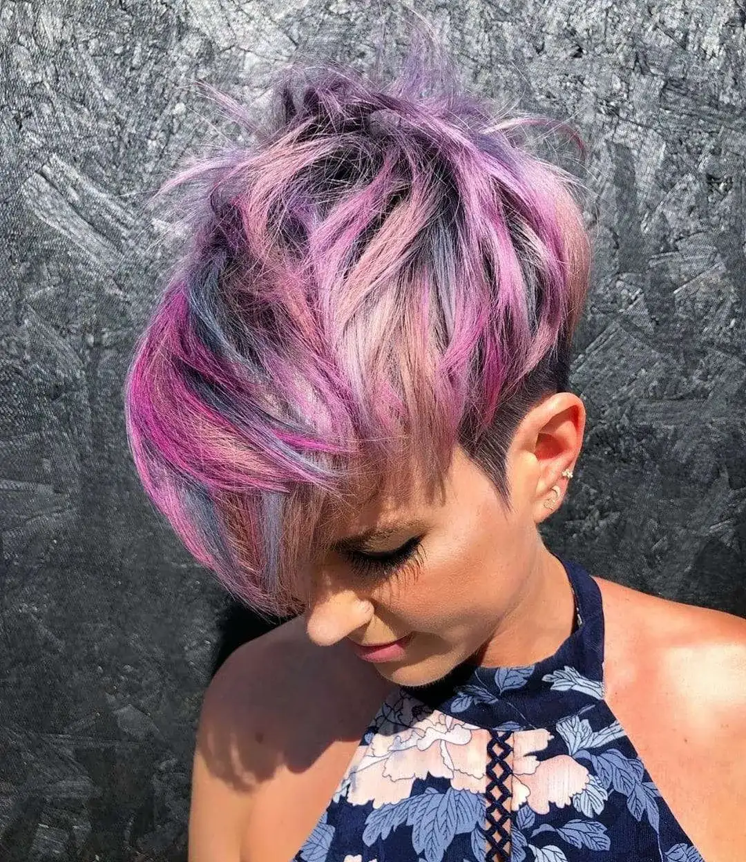 Zdjęcie Jak wygląda fryzura pixie cut? Odkryj jej piękno i stylizacje