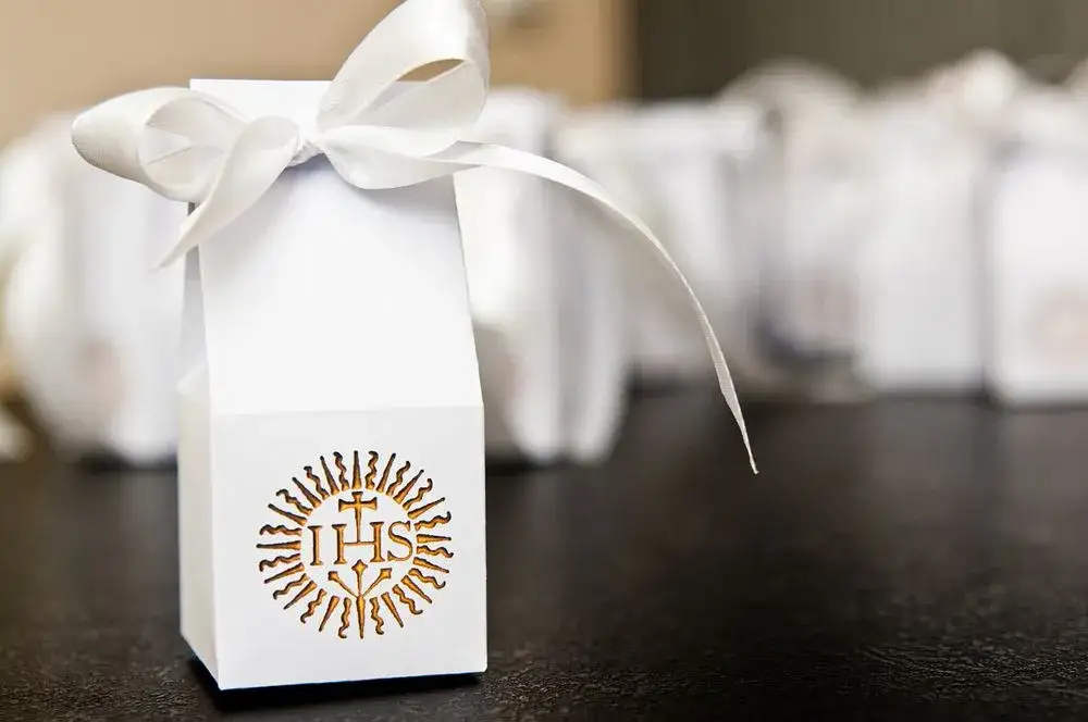 Zdjęcie Ile w kopercie na komunię? Odpowiednie kwoty dla każdego bliskiego