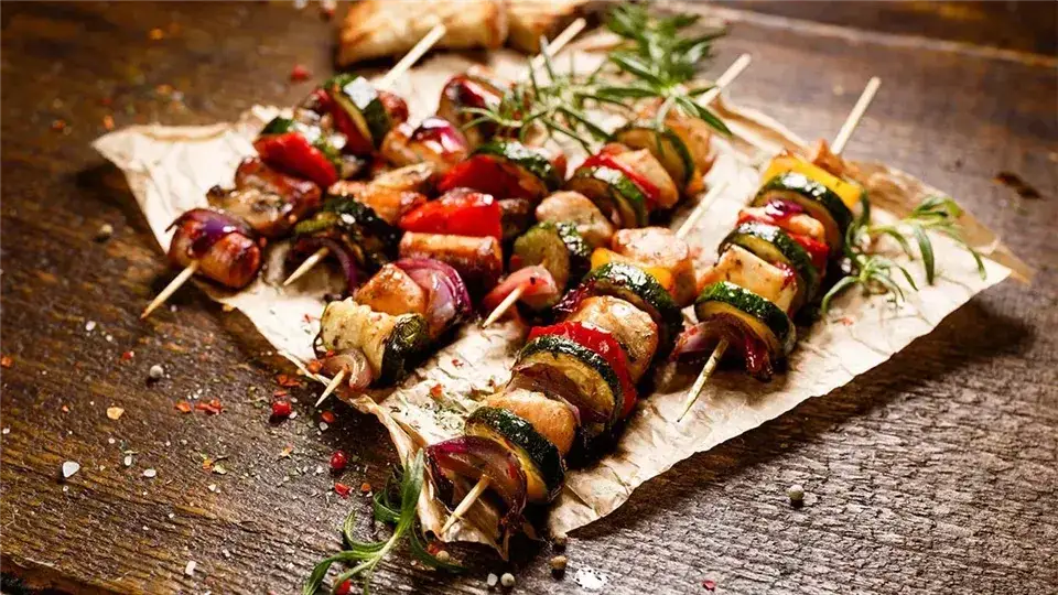 Zdjęcie Ile piec szaszłyki w piekarniku: najlepsze temperatury i czasy pieczenia