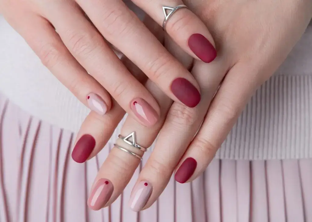 Zdjęcie Co ile robić hybrydy? Zasady zdrowego manicure hybrydowego