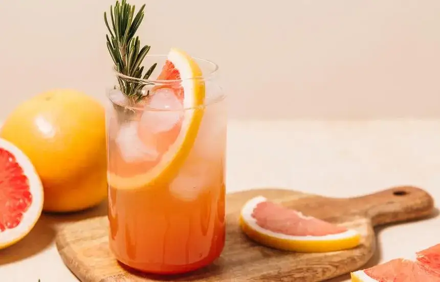 Zdjęcie Orzeźwiający koktajl z grejpfrutem, który wspiera odchudzanie i zdrowie