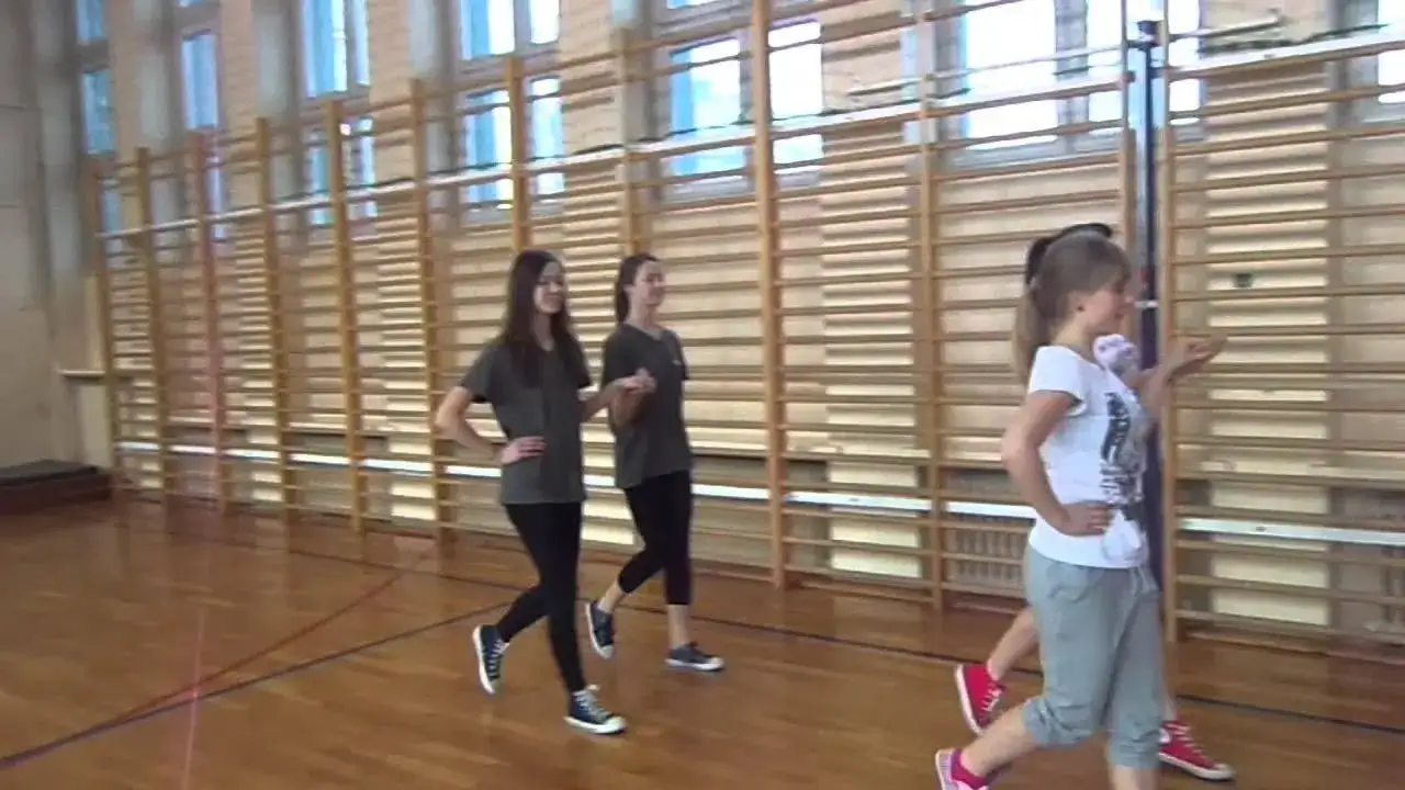 Zdjęcie Polonez Kroki 2023 - Kroki figury poloneza i jak tańczyć