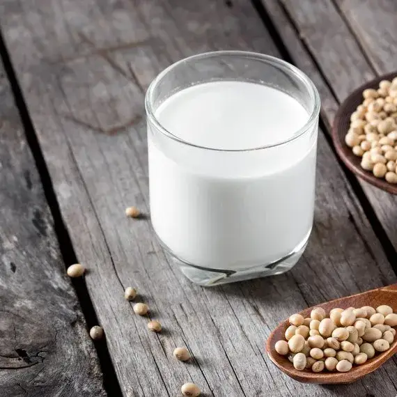 Zdjęcie Czy gotowanie mleka sojowego niszczy jego smak i wartości odżywcze? Praktyczne porady