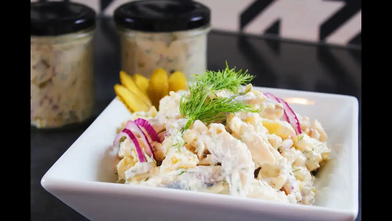 Zdjęcie Jak zrobić sałatkę śledziową z ziemniakami - prosty przepis na smakowitość