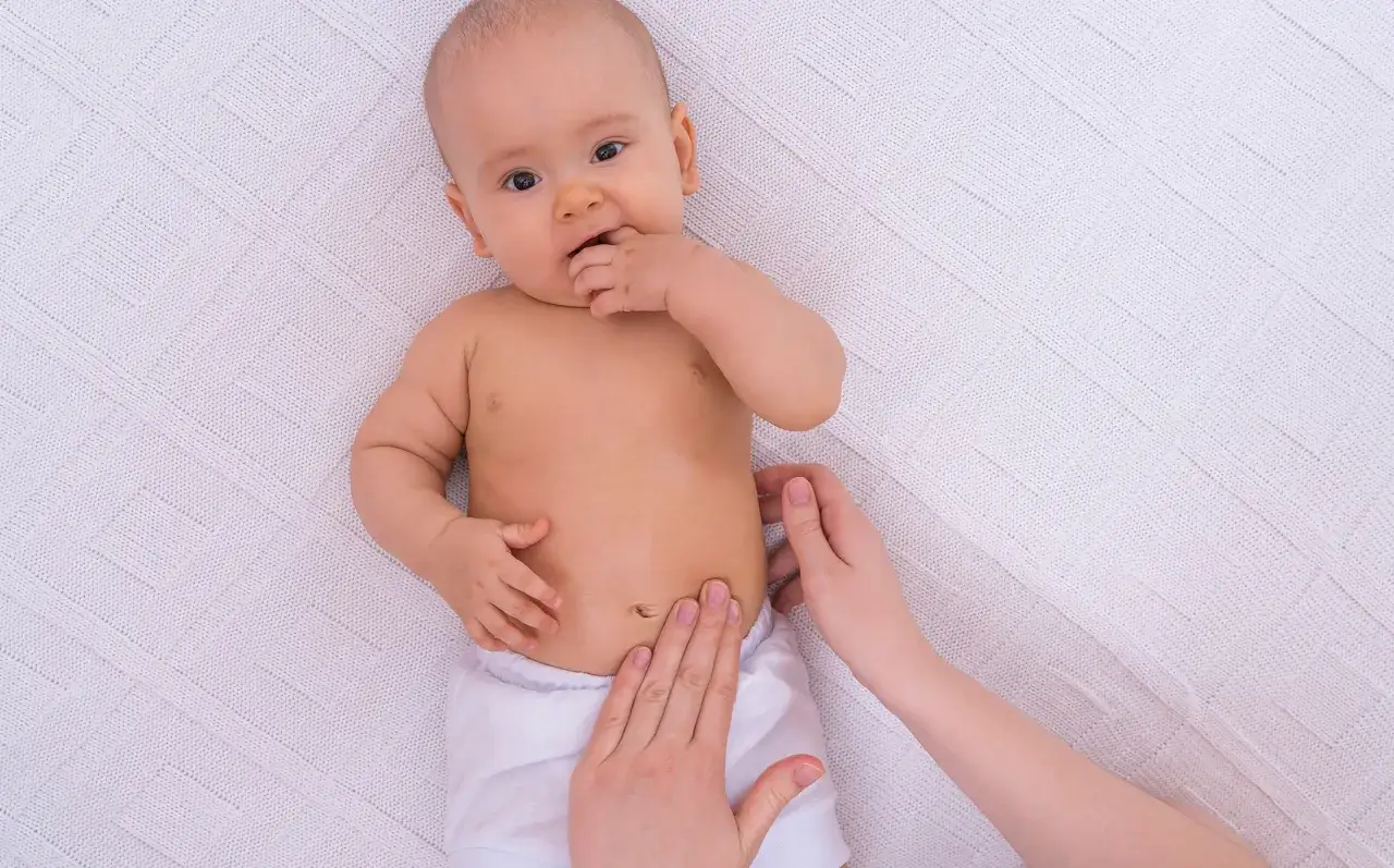 Zdjęcie Jak rozpoznać kolkę u niemowlaka – objawy, które musisz znać