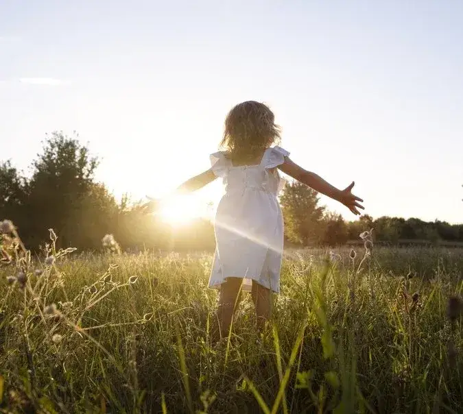 Zdjęcie Objawy udaru słonecznego u dziecka – jak je rozpoznać i reagować