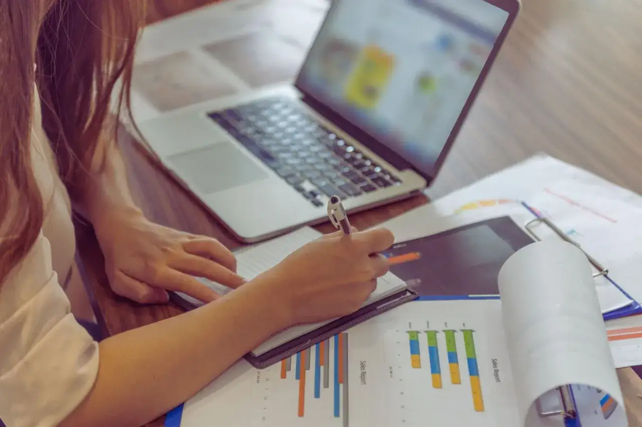 Zdjęcie Ile godzin zajmuje przedmiot biznes i zarządzanie w szkołach?