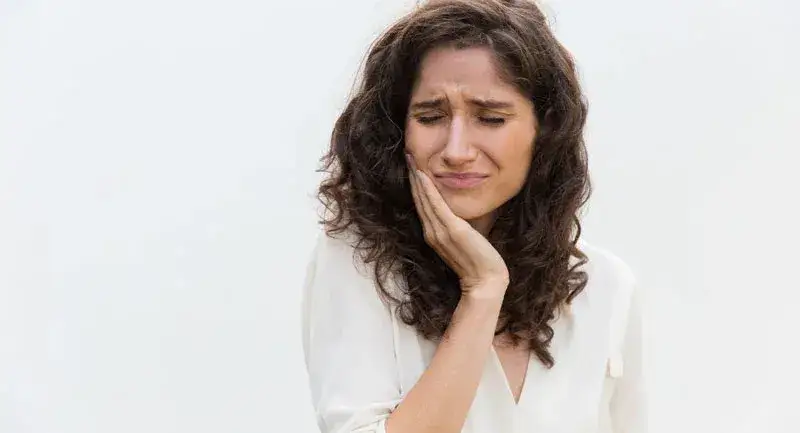 Zdjęcie Zgorzel zęba co to? Objawy, przyczyny i skuteczne leczenie