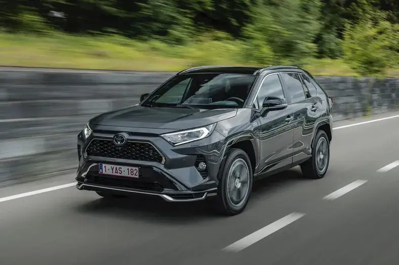 Zdjęcie Ile kosztuje toyota rav4 hybrid? Ceny, promocje i porównania modeli