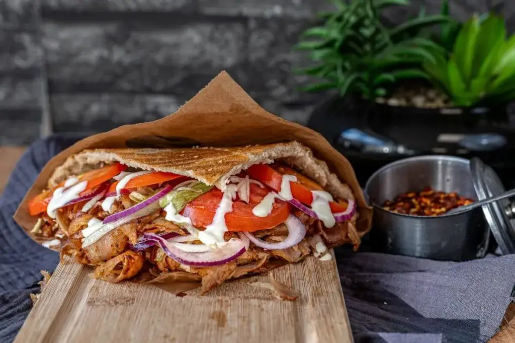 Zdjęcie Czy kebab jest ciężkostrawny? Poznaj skutki dla trawienia