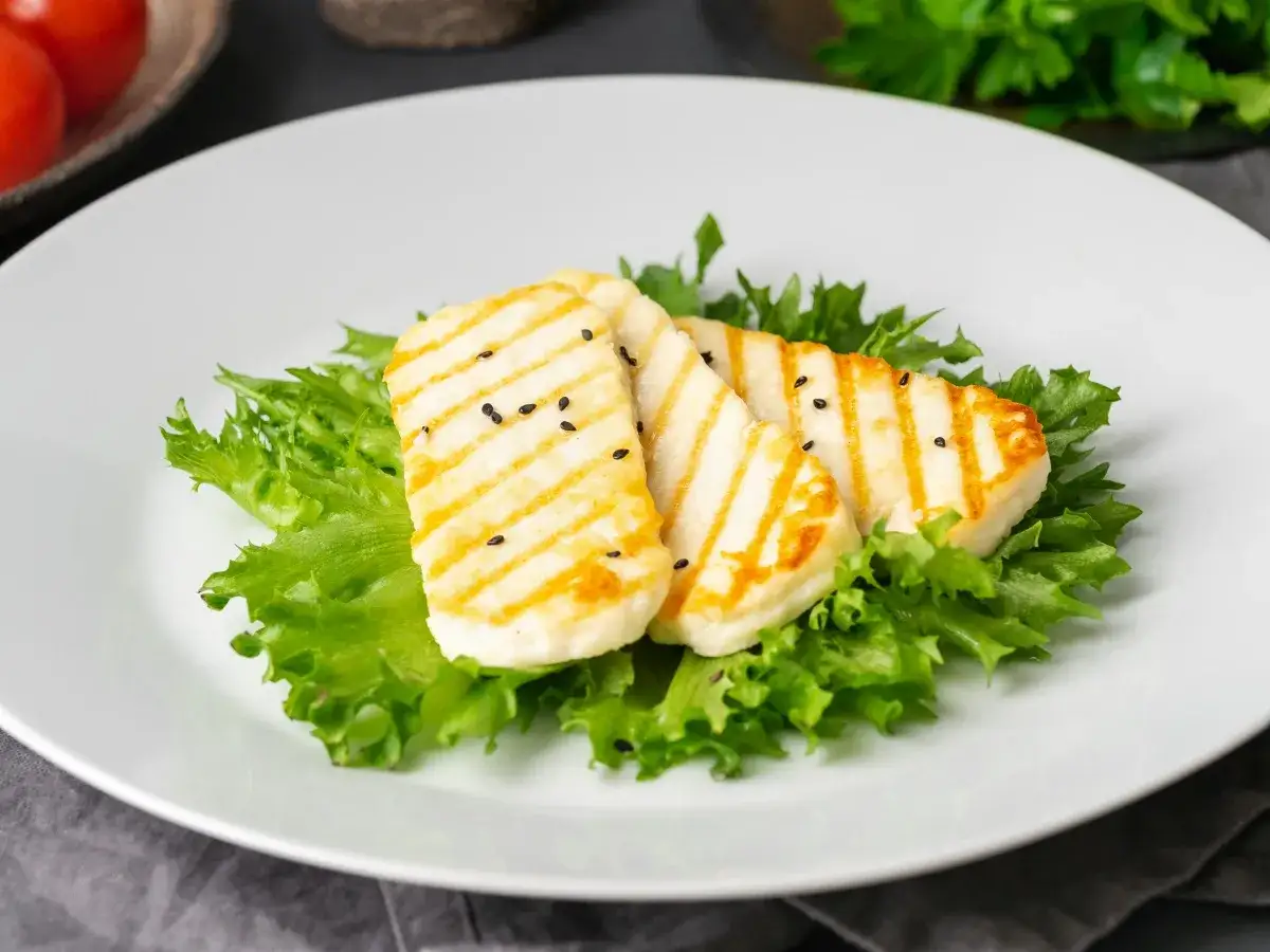 Zdjęcie Co to jest ser halloumi? Odkryj jego smak i zastosowanie w kuchni