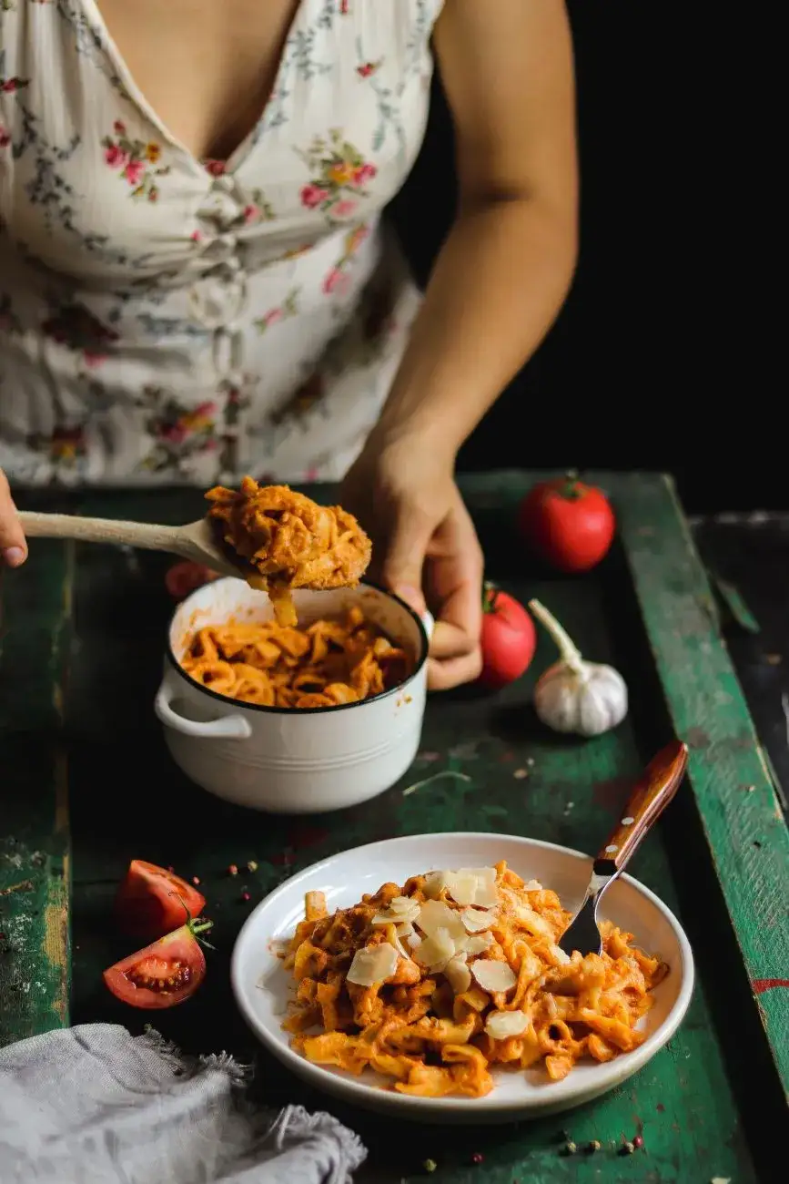 Zdjęcie Szybki sos do spaghetti z cukinii i pomidorów, który zachwyci smakami