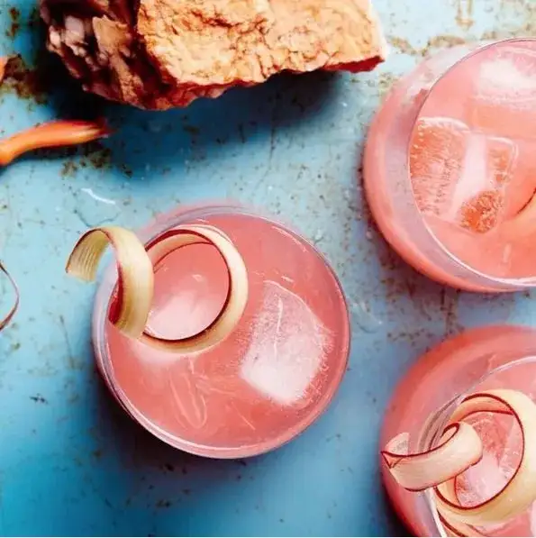 Zdjęcie Różowy drink: proste przepisy na zachwycające koktajle na imprezę