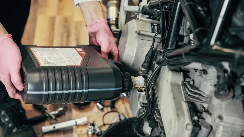 Zdjęcie Co ile wymiana oleju w motocyklu 125? Kluczowe informacje dla każdego właściciela