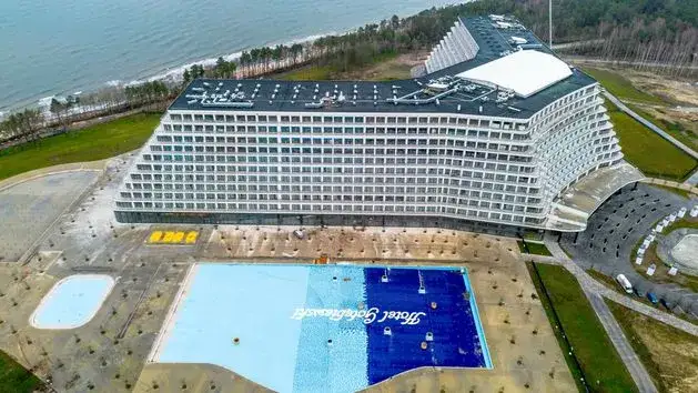 Zdjęcie Kiedy otwarcie hotelu gołębiewski w Łebie? Ważne informacje i zmiany