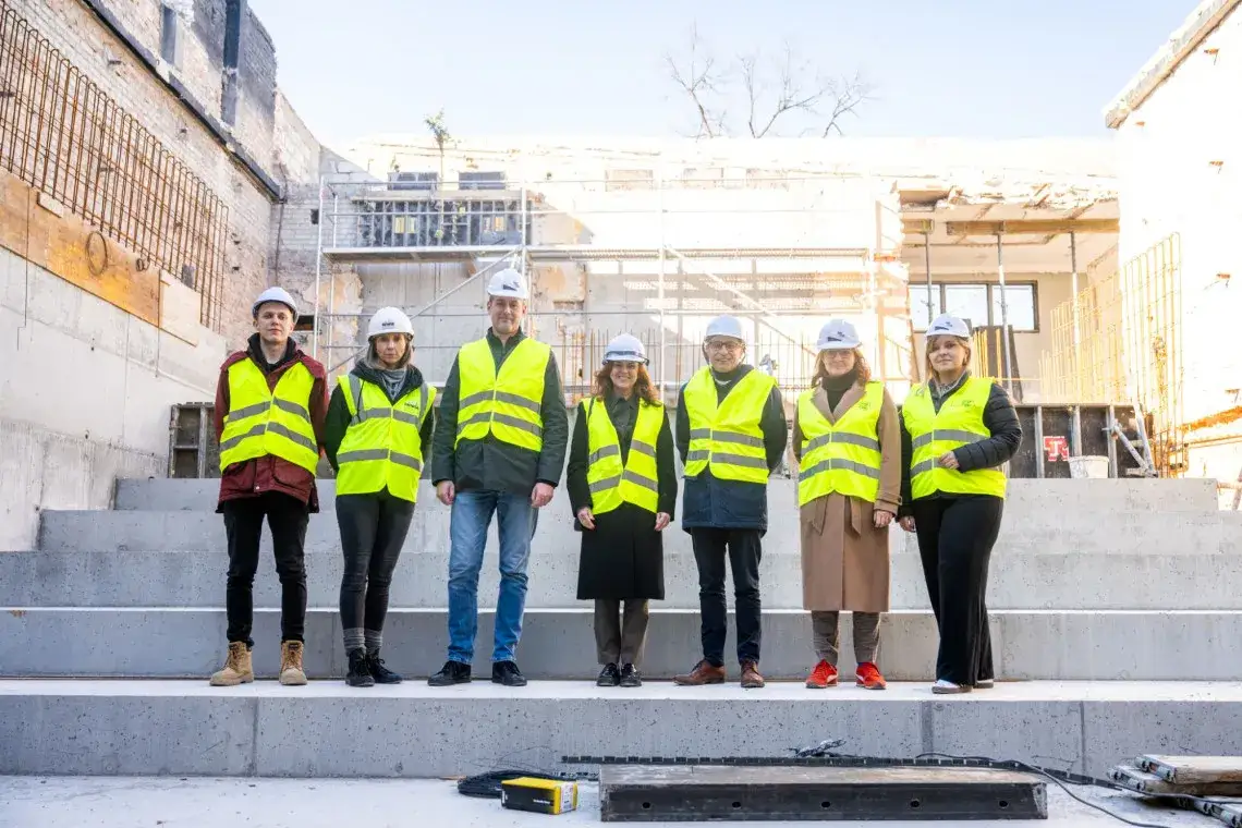 Zdjęcie Konstrukcje profesjonalnych sal kinowych do komfortowego streamingu