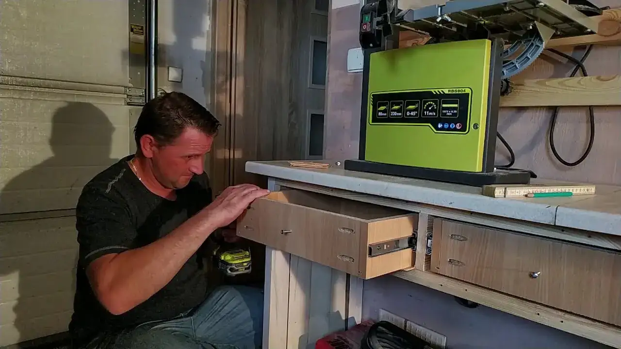 Zdjęcie Jak zrobić szufladę do szafki - proste kroki, które ułatwią życie