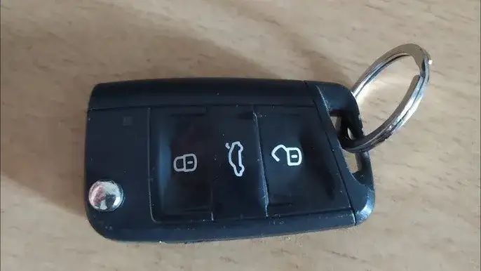 Zdjęcie Jak łatwo wymienić baterię w kluczyku Seat Leon 3 i uniknąć problemów