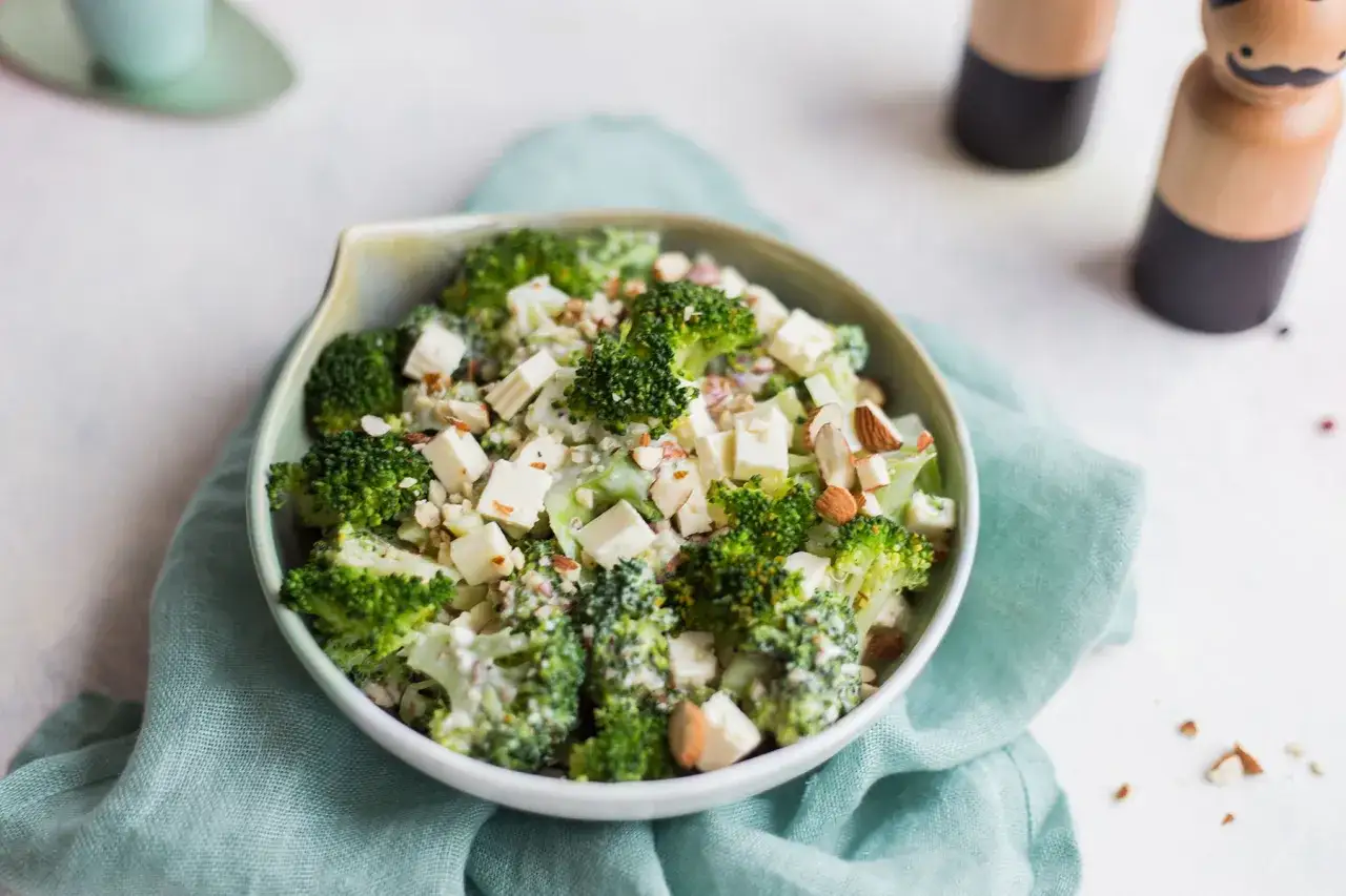 Zdjęcie Jak ugotować brokuły do sałatki, aby zachować ich chrupkość i smak