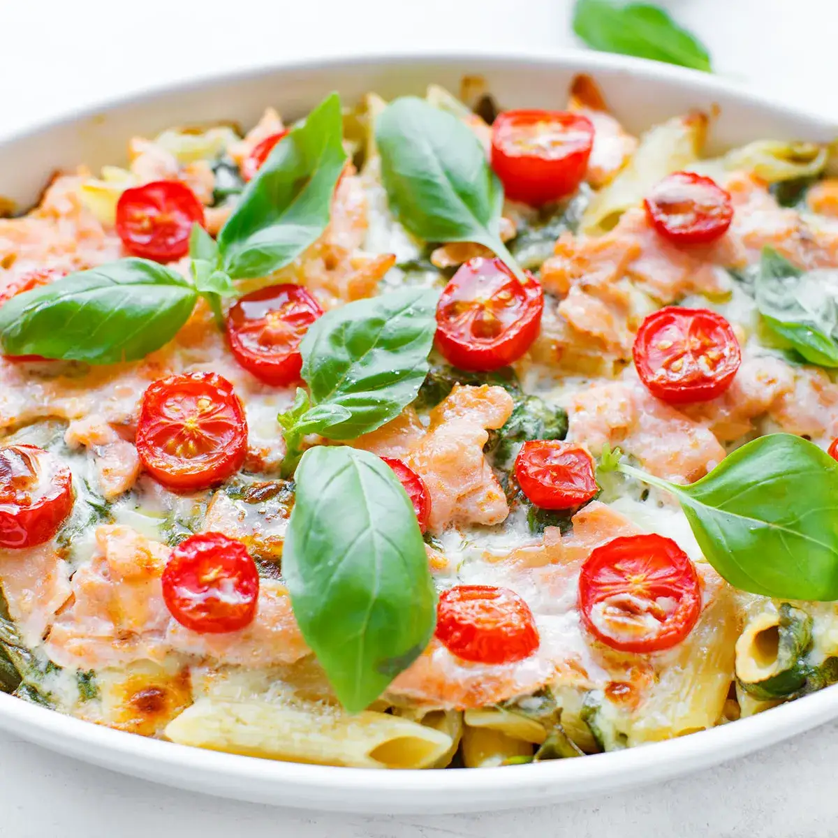 Zdjęcie Zaskakująco smaczna zapiekanka z łososiem wędzonym - przepis krok po kroku