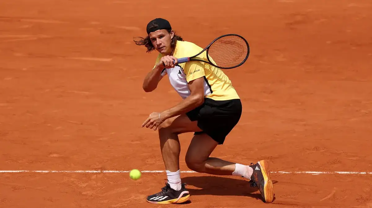 Zdjęcie Ile setów w tenisie Roland Garros: zasady dla kobiet i mężczyzn 2025