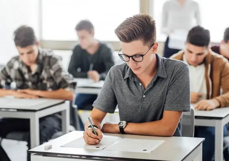 Zdjęcie Na jakim poziomie jest matura z angielskiego? Różnice między B1 a B2+