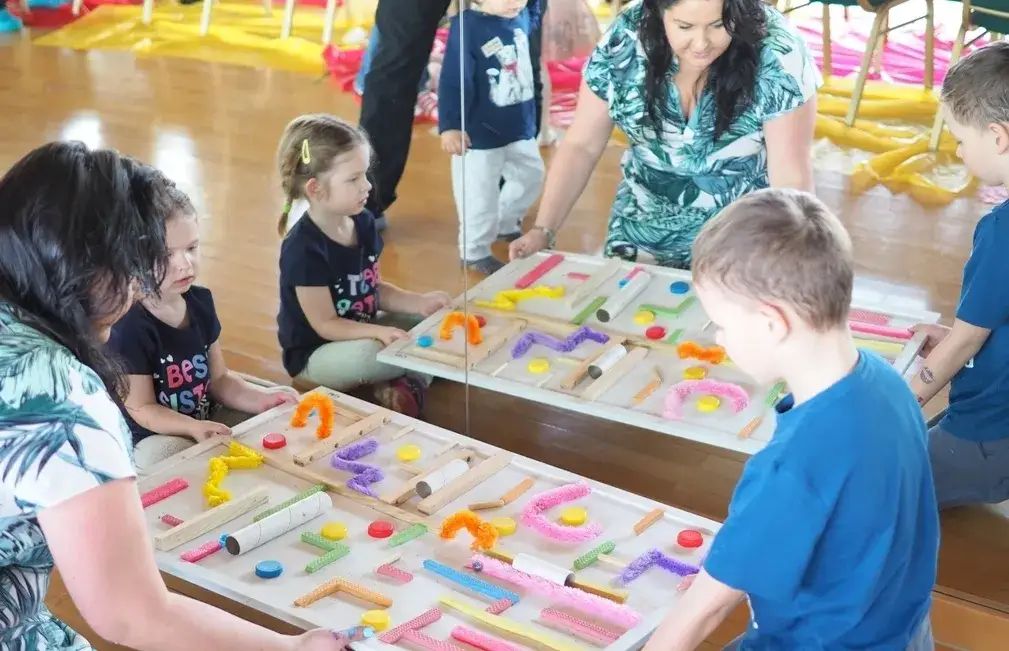 Zdjęcie Jak zorganizować warsztaty dla dzieci, aby były bezpieczne i kreatywne