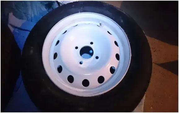 Zdjęcie Czym malować felgi stalowe, aby uniknąć uszkodzeń i osiągnąć perfekcję?