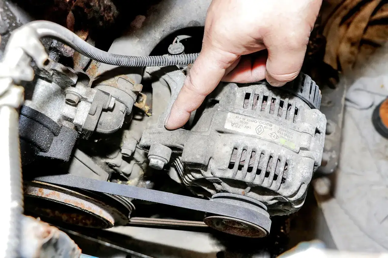 Zdjęcie Jak naciągnąć pasek alternatora Honda Civic, aby uniknąć problemów