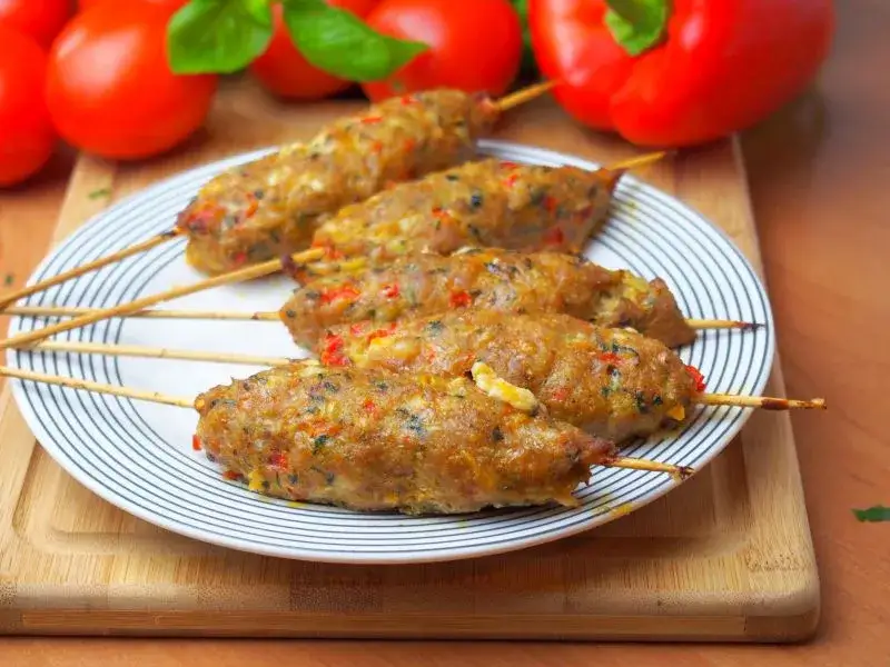 Zdjęcie Z jakiego mięsa jest kebab? Poznaj sekrety składników i rodzajów mięsa w kebabie