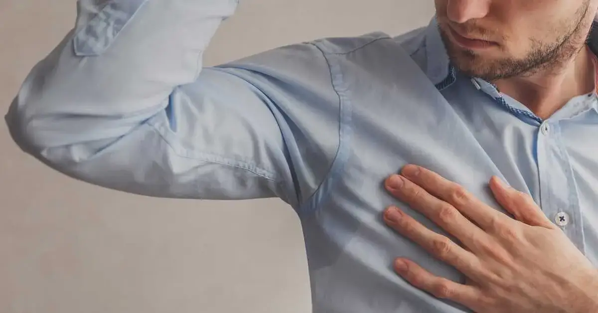 Zdjęcie Czy mężczyzna powinien golić pachy? Oto plusy i minusy tej decyzji